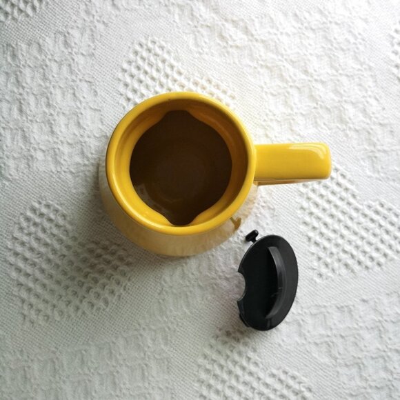 Vintage Pier 1 Yellow Spill-proof Non-slip Commuter Travel Coffee Mug W/lid 12 O - Picture 4 of 5